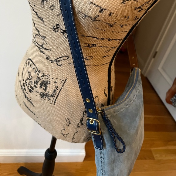 Pretty Coach Blue Suede Bag. Like new. Gold hardware. - Picture 6 of 12